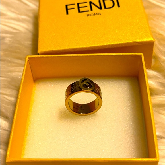 Fendi size 6 ring! Call out: A little scuff on the F initial on the ring. - Picture 3 of 11